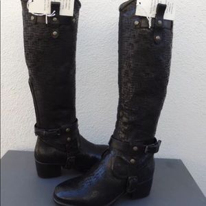 ISO Ugg Cortona Boots sz 9.5